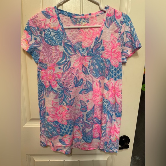 Lilly Pulitzer Tops - Lilly Pulitzer Top Etta V-neck Pink isle snappy turtle NWT xSmall